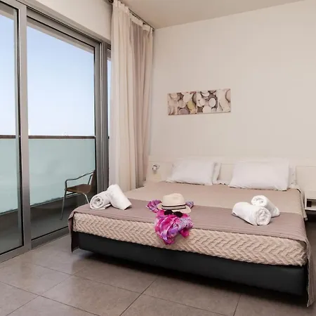 Atlantis Boutique Hotel 4*