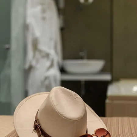 Atlantis Boutique 4*
