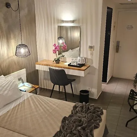 Atlantis Boutique Hotel 4*
