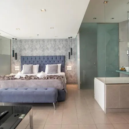 Atlantis Boutique Hotel 4*
