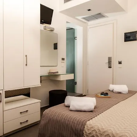 מלון Atlantis Boutique 4*